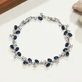 Elegantes silbernes Zweig-Armband mit blauen Kristallen und klarem Strassbesatz - Verschlungener Ast (HZSL) / Dunkelblau