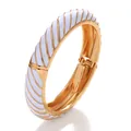 Elegante brazalete esmaltado chapado en oro con rayas diagonales blancas y cierre de bisagra - Estilo de Rayas (FLDY-TWSZ Blanco) / Blanco