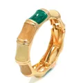 Elegante brazalete bohemio dorado con segmentos de esmalte en verde y beige - Estilo Bambú / Café Verde Cepillado