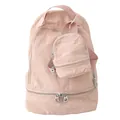 Détail d'un sac à dos léger en nylon rose avec une mini pochette assortie attachée - S / Rose