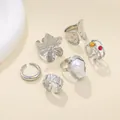 Detailansicht silberner Liquid Lava Blumenringe mit Barockperlen und Steinen - Silberne Kollektion (BGZ-267) / 6 Stücke / Silber