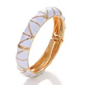Elegante brazalete geométrico de esmalte blanco con acabado dorado estilo vintage - Estilo Geométrico (DYZJ-SJXSZ) / Blanco