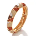 Brazalete dorado vintage con incrustaciones de esmalte geométrico en tonos tierra - Estilo Geométrico (DYZJ-SJXSZ) / Café Profundo y Claro