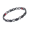 Detailansicht der ineinandergreifenden Herzglieder dieses schwarzen Magnetarmbands für Damen. - Rot Weiß Schwarz Emaille / Schwarz