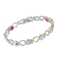 Detailansicht eines modischen Herzarmbands mit edlen rot-weißen Emaille-Akzenten - Rot Weiß Schwarz Emaille / Silber und Gold