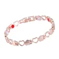 Detaillierte Ansicht eines eleganten roségoldenen Herzarmbands mit Emaille-Akzenten - Rot Weiß Schwarz Emaille / Roségold