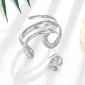 Set di gioielli bracciale rigido e anello a tre strati in metallo argentato traforato - Set in Lega di Zinco / Argento