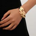 Elegante bracciale dorato minimalista con onde irregolari e finitura lucida da donna - modello 3 / Oro