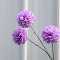 Lebendige violette künstliche Mum-Ball-Blumen mit drei Köpfen für Hochzeitsdekorationen - Lila