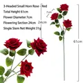 Spray di rose artificiali in velluto rosso con 3 teste, gambo di 61cm per decorazioni - Piccola Rosa ad Angolo in Velluto a 3 Teste (Rosso Brillante) / 61cm / Rosso
