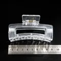 Detailaufnahme einer transparenten PC-Haarklammer-Basis für DIY-Haar-Accessoires - Würfelform / 8.5cm