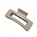 Detailansicht der eleganten 8,5 cm matt beigen quadratischen Haarklammer für Damen - 10 Farben Beige