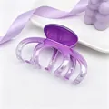 Vista detallada de la pinza de pelo de tiburón degradada púrpura grande para mujer - Degradado Púrpura Galvanizado UV