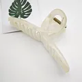 Close-up of the elegant twisted design on a minimalist cream PC material hair claw clip - Ribbon Style (17) / 13cm Version / Transparent White