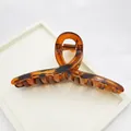 Detail showing the tortoise shell pattern and spiral spring of the large hair claw - Ribbon Style / 11cm / Red Leopard