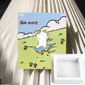 Schattige metalen katten bladwijzer op skateboard met witte 3D display frame box - Skateboard Kat / 1 Stuk/Verpakking (In Displaydoos)
