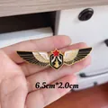 Detail einer Metall-Luftfahrtbrosche mit Flügeln und rotem Stern, 6,5 cm x 2,0 cm - J-20 Mighty Dragon (526966)