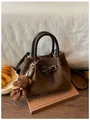 Klassische braune Handtasche mit Webstruktur und süßem Bärenanhänger für Damen - Ohne Anhänger / Kaffeebraun
