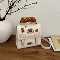Lindo bolso de mano estilo japonés crema con parches de dibujos animados y asa de felpa - Blanco