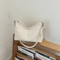 Elegante borsa sottobraccio bianco sporco per donna con dettaglio nodo e tracolla. - Bianco avorio