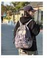 Leichter lila-grauer Wanderrucksack für Damen in einer Straßenszene im Freien getragen. - L / Lila