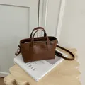Petit sac cabas en simili cuir marron avec bandoulière amovible - Style de base / Marron