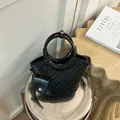 Élégant sac seau tressé noir rétro avec deux poignées supérieures et pochette décorative - Noir