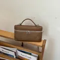 Elegante bruine getextureerde kleine vierkante tas met zilveren rits en handvat - Bruin