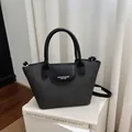 Elegante handtas van grijze stof en zwart leer voor modieuze en stijlvolle vrouwen - Regular Fit / Zwart