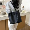 Elegante borsa tote nera tessuta a mano con grande capacità per il pendolarismo donna - Nero