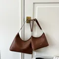 Eleganti borse a spalla in trama intrecciata marrone in due misure su una maniglia - Taglia S / Marrone