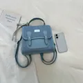 Elegante mochila pequeña de mezclilla azul claro con correas de cuero para mujer - Sin Colgante / Azul