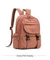 Nahaufnahme des stilvollen altrosa Finishs und des Taschendesigns des Rucksacks - Bohnenpastenrosa
