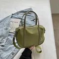 Grand sac fourre-tout rétro en nylon vert olive avec bandoulière réglable pour femme - Coupe régulière / Vert