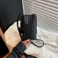 Elegante borsa a tracolla intrecciata nera mini per donna con cinturino intrecciato - Nero