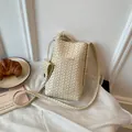 Mini borsa intrecciata color crema per cellulare con borsellino abbinato da donna - Bianco