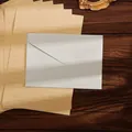 Juego de papelería vintage de papel kraft con sobre gris y hojas de papel marrón rayadas - 1 Sobre / Blanco azúcar brumoso