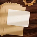 Juego de papelería kraft vintage con sobre blanco crema en escritorio de madera - 1 Sobre / Blanco jazmín