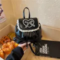 Vintage schwarzer Mini-Rucksack mit Spitzenbesatz und Herz-Perlen-Schleife. - Schwarz (JC1560)
