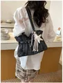 Borsa tote nera plissettata ad alta capacità con un grazioso ciondolo a stella - con portachiavi / Nero
