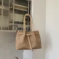 Minimalistische beige getextureerde shopper met gespdetail en hengsels - Zonder Hanger / Khaki