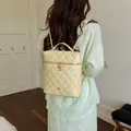 Elegante zaino trapuntato giallo crema con spalline a catena e grazioso ciondolo a cuore - Giallo