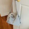 Elegante hellblaue gepunktete Tasche mit großer Kapazität und weißer Spitzenschleife - Mit Anhänger Stil / Blau