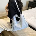 Stilvolle große hellblaue Polka-Dot-Einkaufstasche für Damen mit Tüllschleife und Perlen - Mit Anhänger Stil / Gebrochenes Weiß