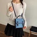 Mochila pequeña vaquera ligera para mujer con adornos de cuero sintético azul oscuro - Azul