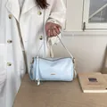 Elegante hellblaue Boston-Kissentasche für Damen mit schmalem Schultergurt - Blau