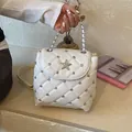 Élégant mini sac à dos en cuir matelassé blanc avec une bandoulière chaîne et étoile - Style Étoile Matelassé (JC1550) / Blanc