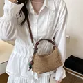 Sac bandoulière en paille tressée pour la plage avec lanière en cuir et perles - Avec Pendentif / Marron