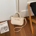 Elegante borsa a mano in pelle crema con fibbia, versatile a tracolla - Stile Semplice / Bianco