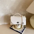 Elegant white textured leather crossbody bag with vintage silver turn-lock - Basic Style / White